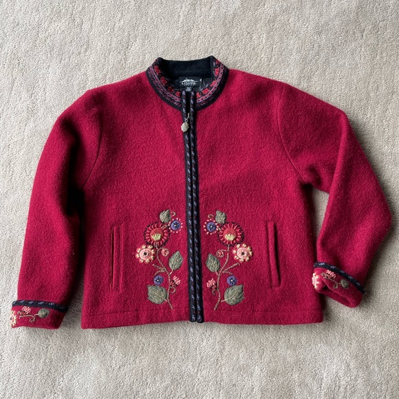 Islandic Boiled Wool Embroidered Women's Sweater Jacket - Picture 2 of 9